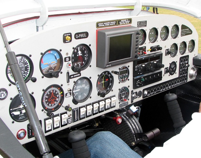owener performed maintenance vans rv 6 cockpit